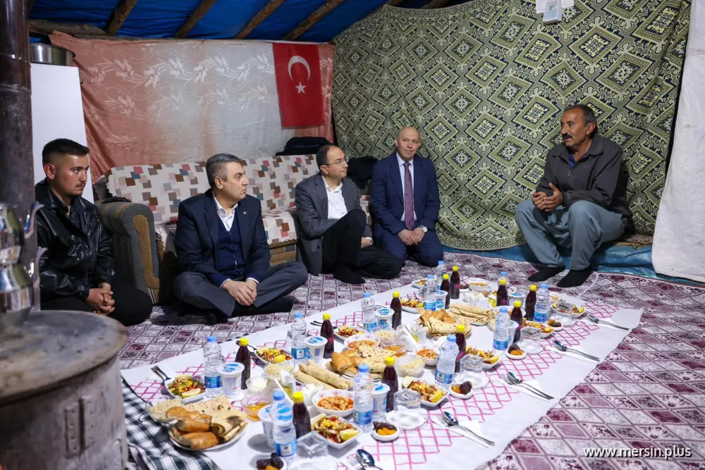 Toroslar’da Ramazan Bereketi: Vali Atilla Toros Uykulu Ailesiyle İftar Yaptı