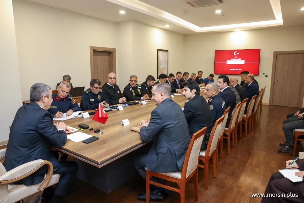 Atilla Toros Başkanlığında Tarsus’ta Kurum Müdürleriyle Kritik Değerlendirme Toplantısı