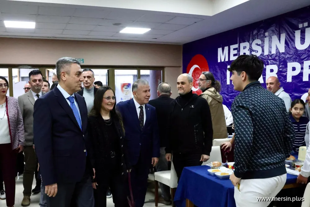Vali Atilla Toros ve Dudu İrem Toros Mersin Üniversitesi İftar Programında