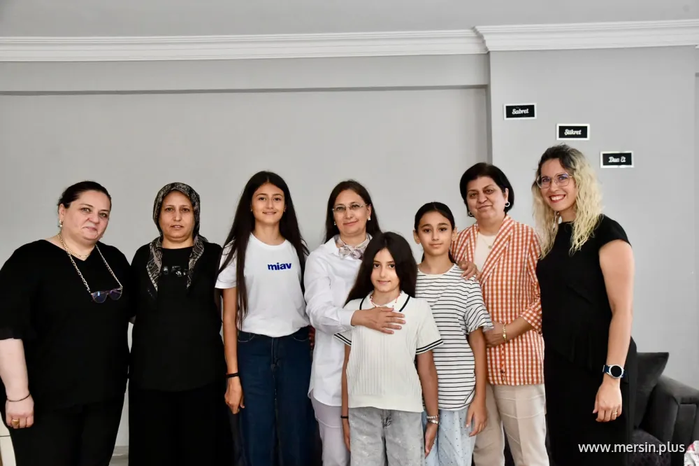 Mersin’de Bilim Başarısı: Dudu İrem Toros Soysal Ailesiyle Bir Araya Geldi
