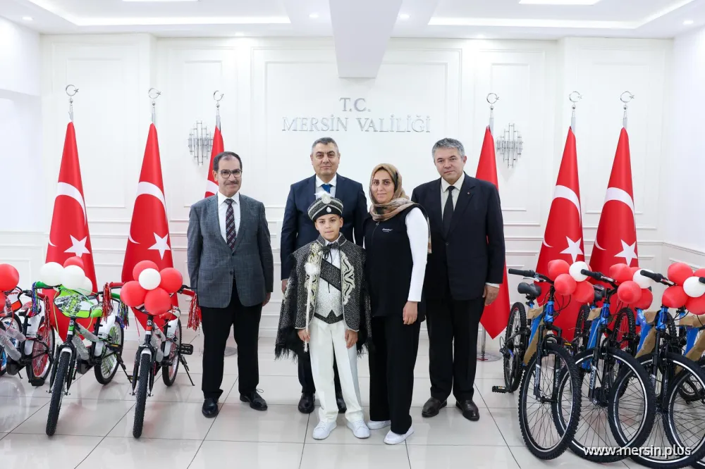 Vali Atilla Toros Sünnet Olacak 25 Çocuğu Ağırladı