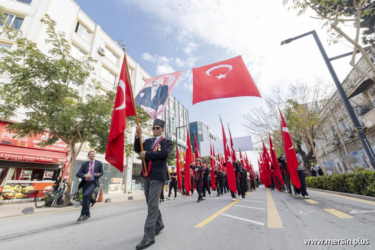 Başkan Seçer ve Meral Seçer, Atatürk’ün Mersin’e Gelişinin Yıl Dönümü Programlarına Katıldı