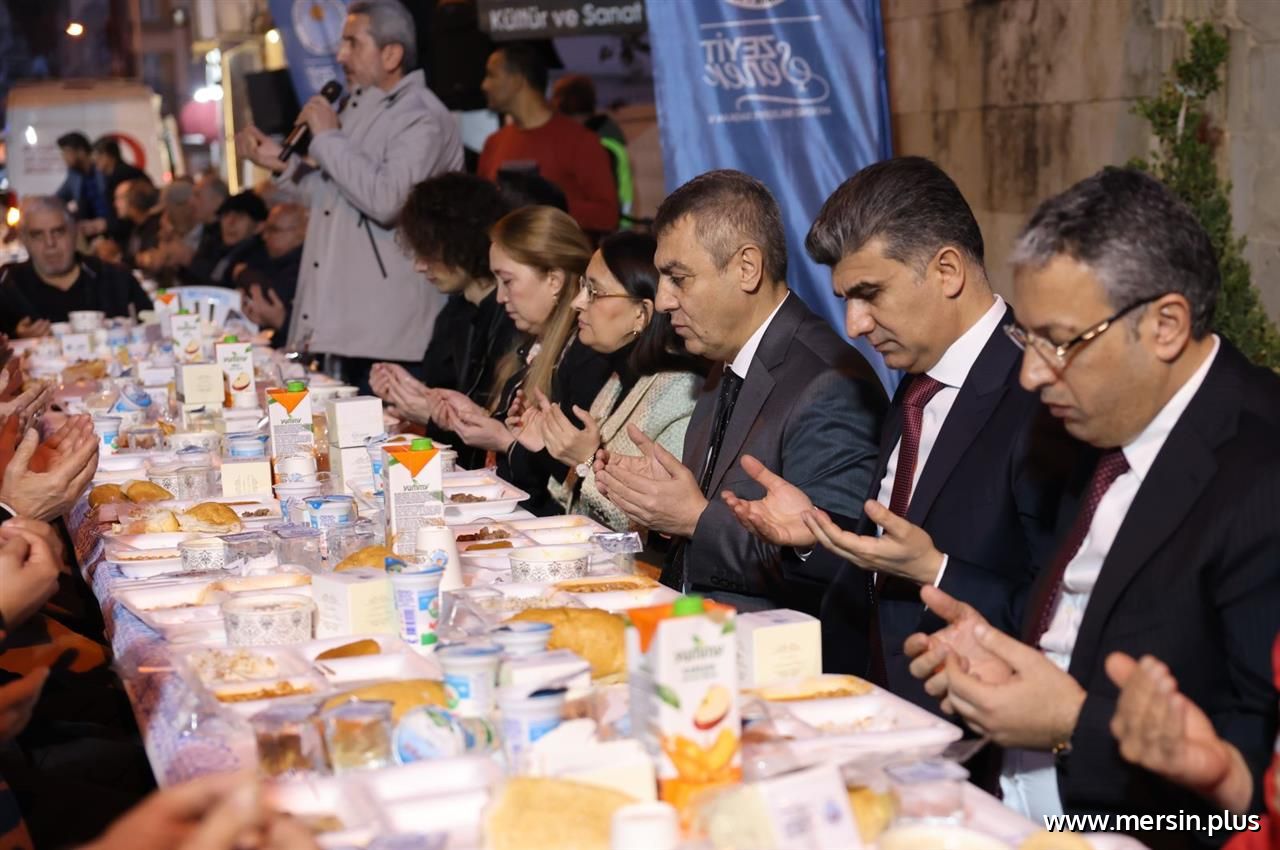 Kiremithane’de Birlik Sofrası: Mersin Protokolü Vatandaşlarla İftar Yaptı