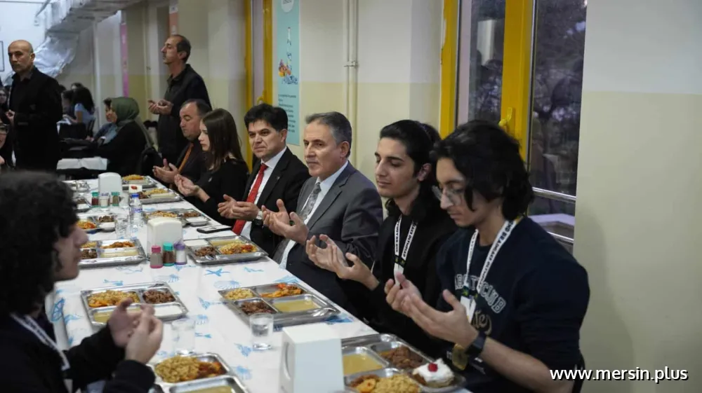 Mersin’de Anlamlı İftar Programı: Ali Murat Kayhan Öğrencilerle Buluştu