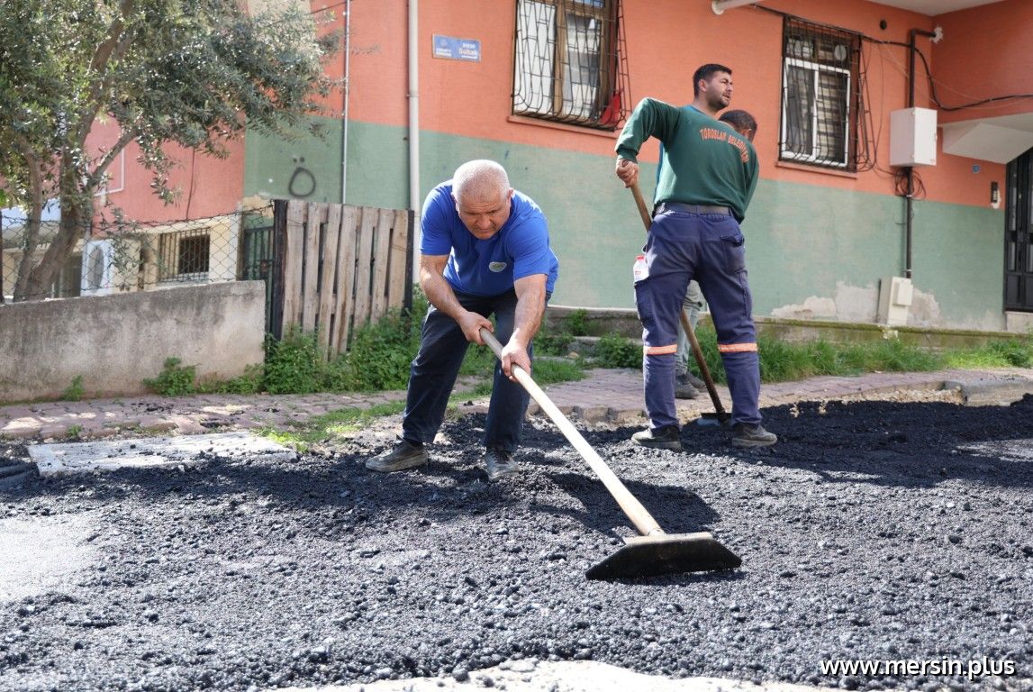 Toroslar’da Asfalt Çalışmaları Hız Kesmeden Devam Ediyor