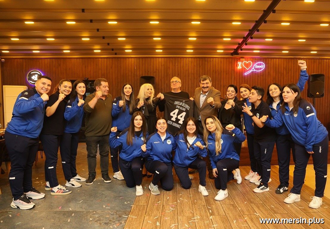 Toroslar’da Kadın Hentbol Takımına Büyük Destek: Play-Off Öncesi Moral Buluşması