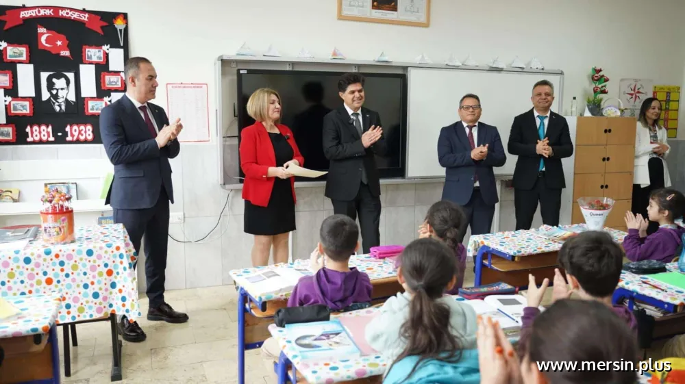 Yenişehir’de Anlamlı Buluşma: Yusuf Tekin Öğrencilerin Mektuplarına Cevap Verdi