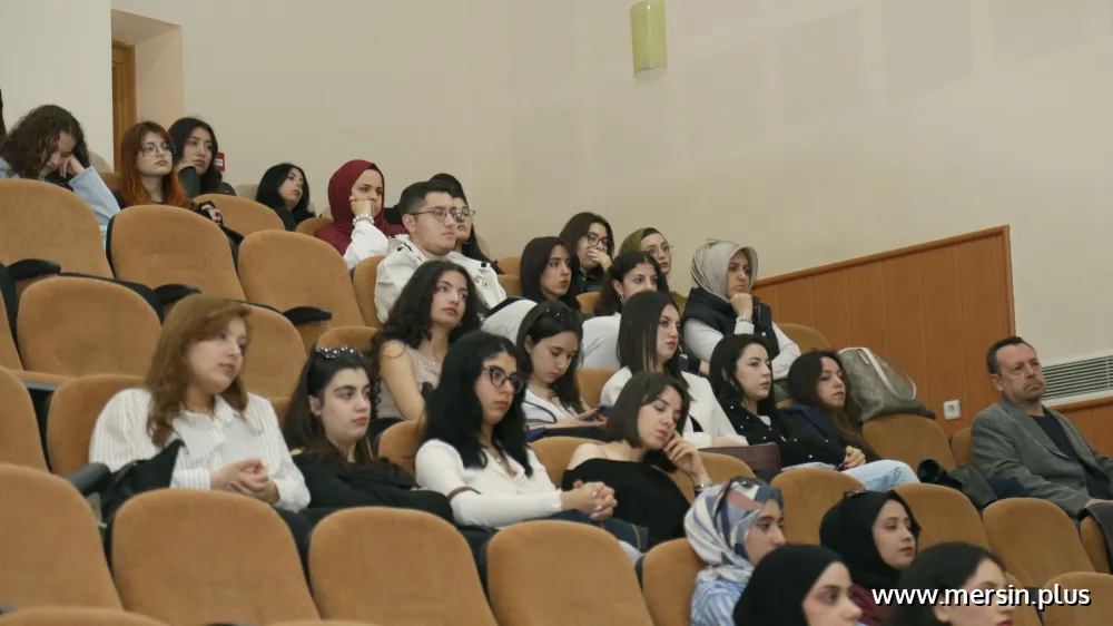 Akademisyenlerimiz Yurt Dışı Görevlerini Anlattı: Türkçe Öğretiminde Kültürel Yolculuk