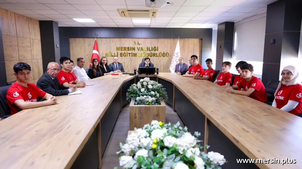 Başarılı Gençler Ödüllendirildi: Özdemirci Gençtek Zirvesi Katılımcılarını Ağırladı