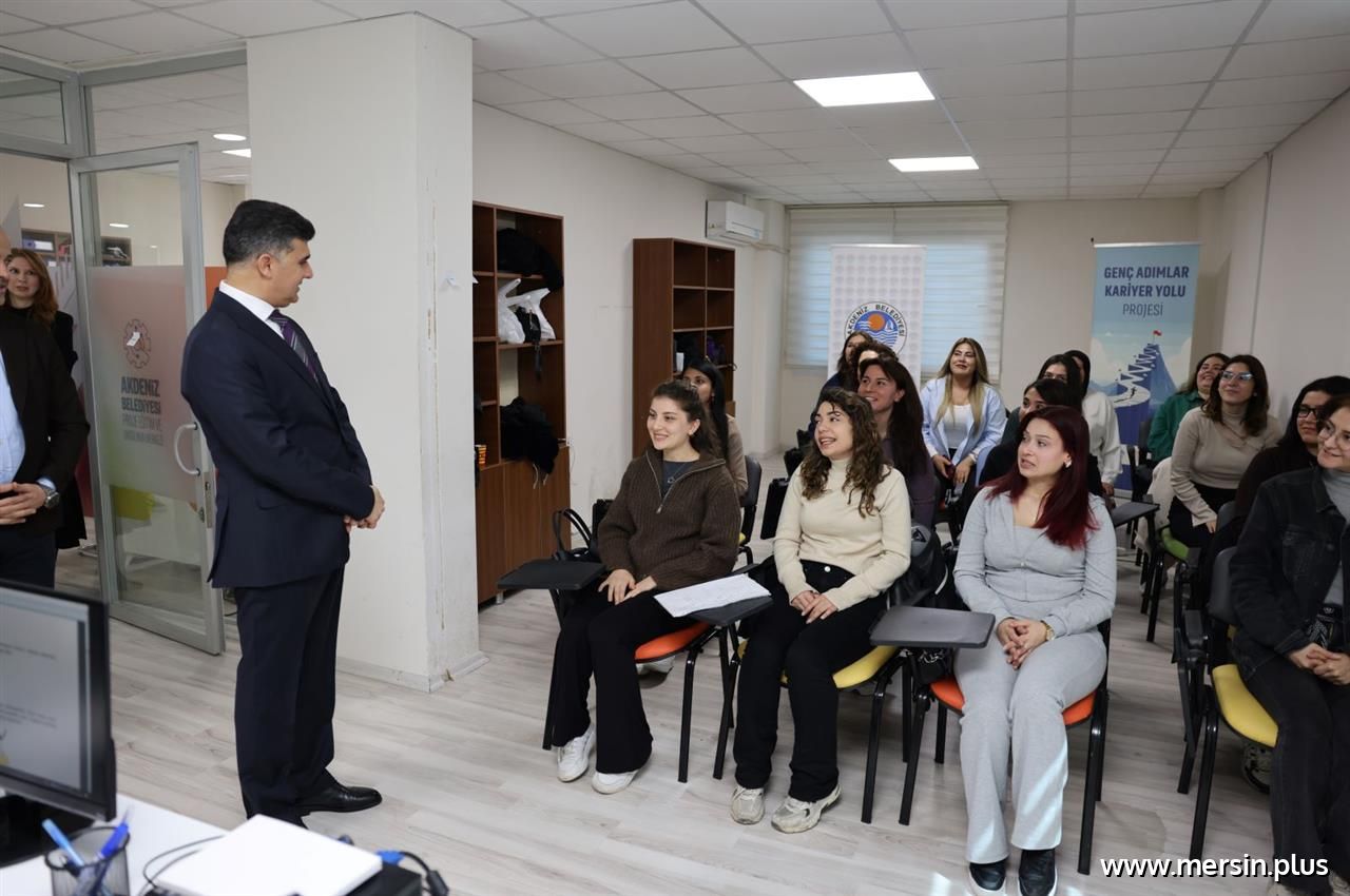 Başkan V. Şener, Seyahat ve Konaklama Hizmetleri Kursiyerlerini Ziyaret Etti