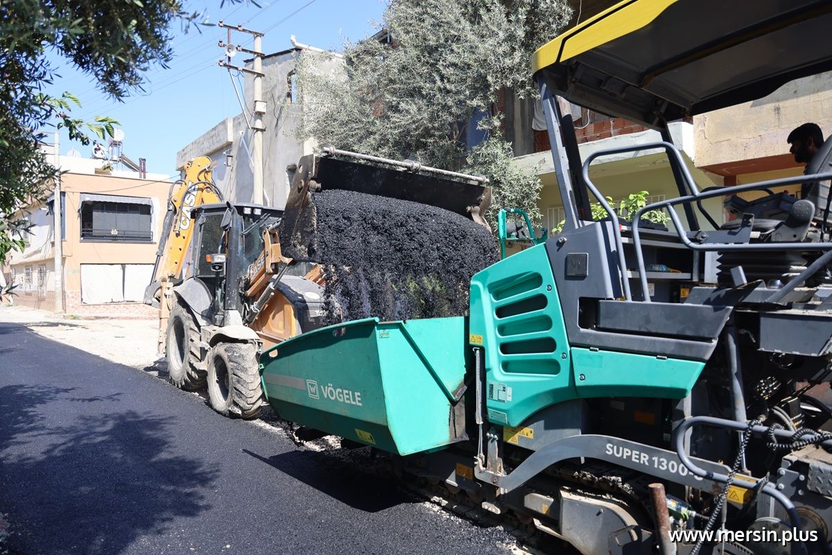 Toroslar Belediyesi’nden Yol Atağı: İlçe Genelinde Asfalt Yenileme Çalışmaları Sürüyor