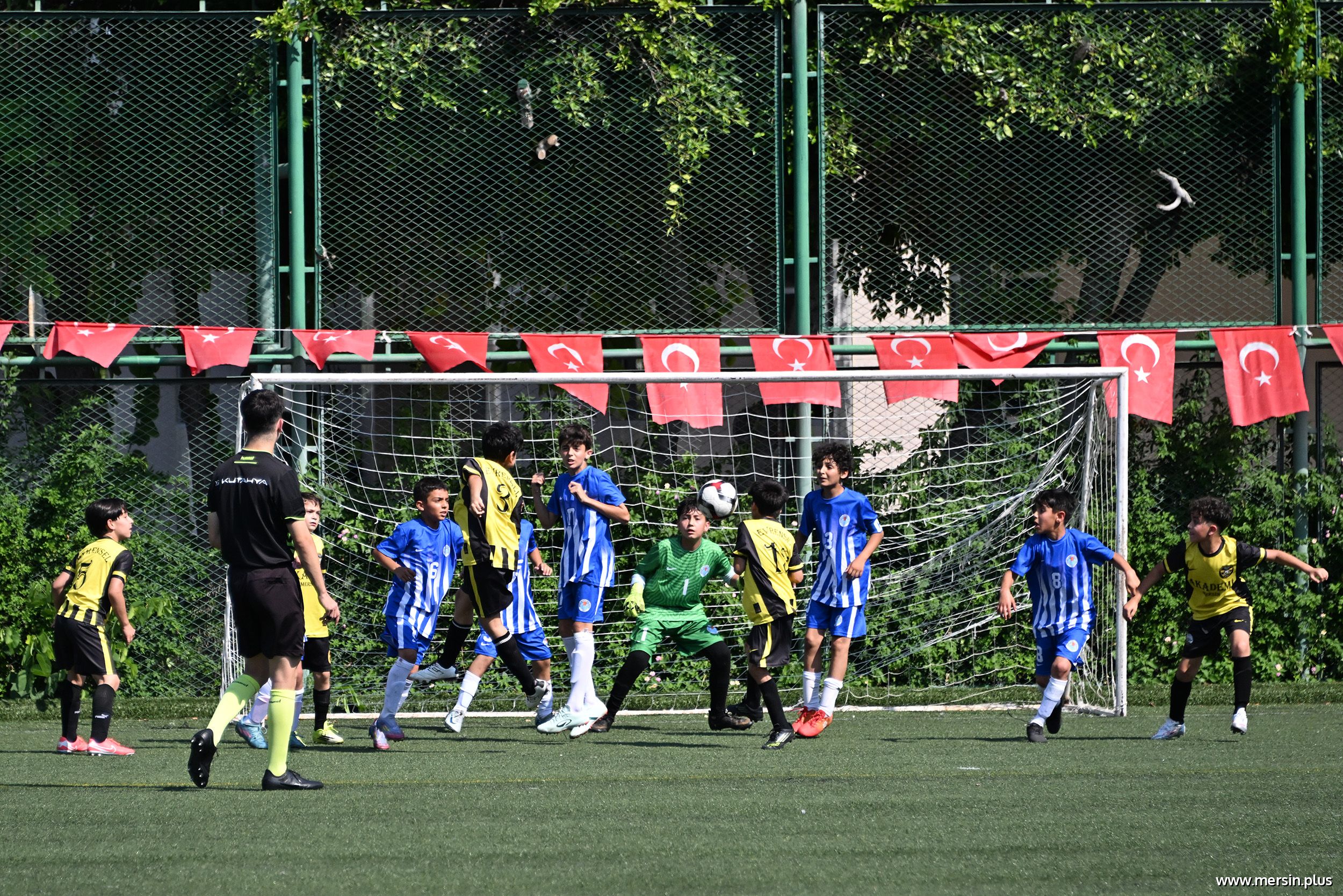3 Binden Fazla Çocuk U-11 ve U-12 Futbol Şenliği’nde Sahaya Çıktı