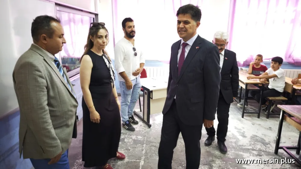 İl Millî Eğitim Müdürü Muhammed Özdemirci Öğrencilerin Karne Sevincine Ortak Oldu