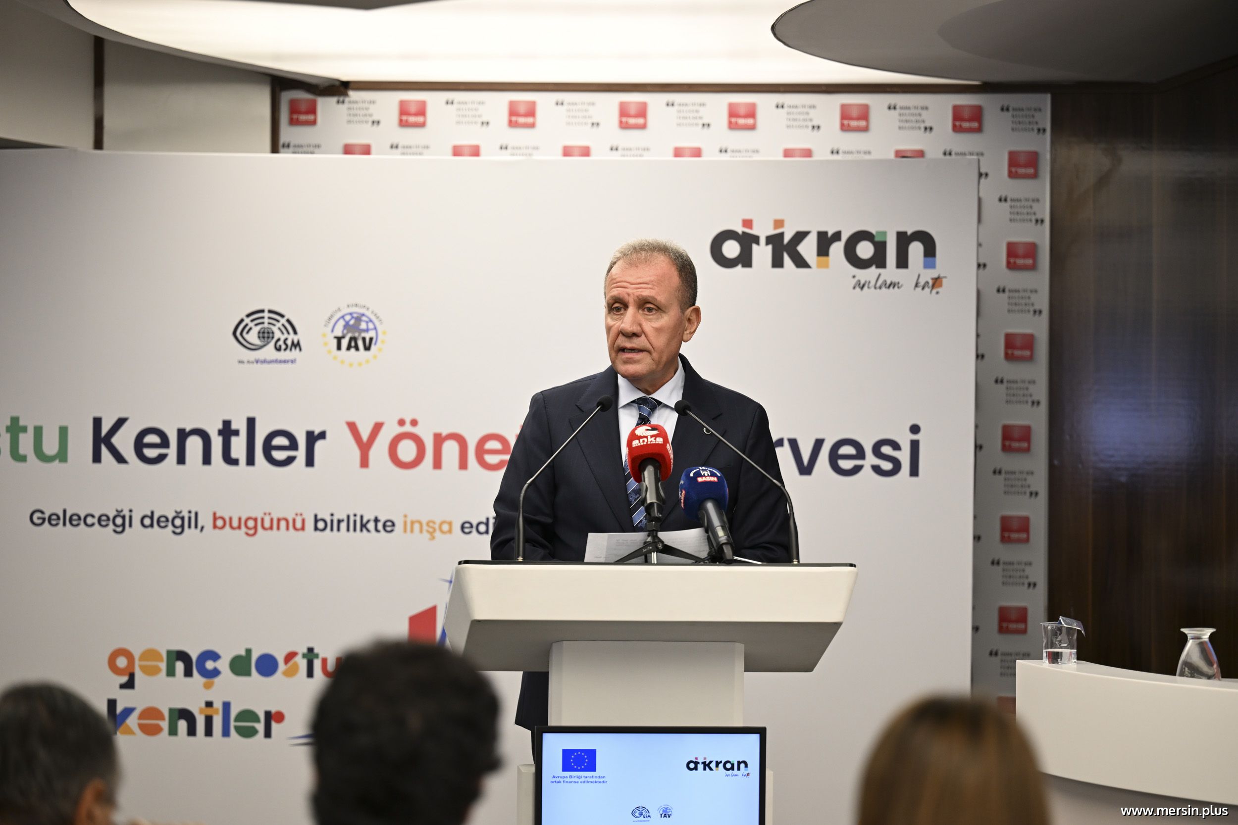 Vahap Seçer: Gençler Karar Masalarının Tam Merkezinde Yer Almalı