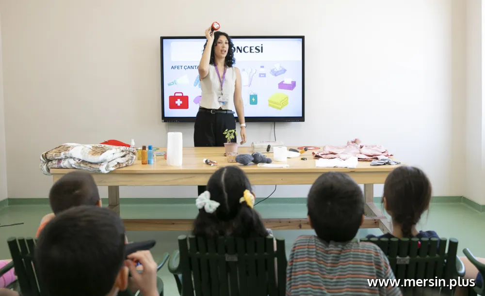 Minikler Afetlere Karşı Bilinçleniyor: Silifke Çocuk Kampüsü’nde Çök-Kapan-Tutun Tatbikatı