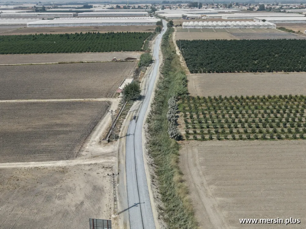 Tarsus’ta Tarımsal Ulaşım İçin 4 Bin 200 Metrelik Yol Çalışması