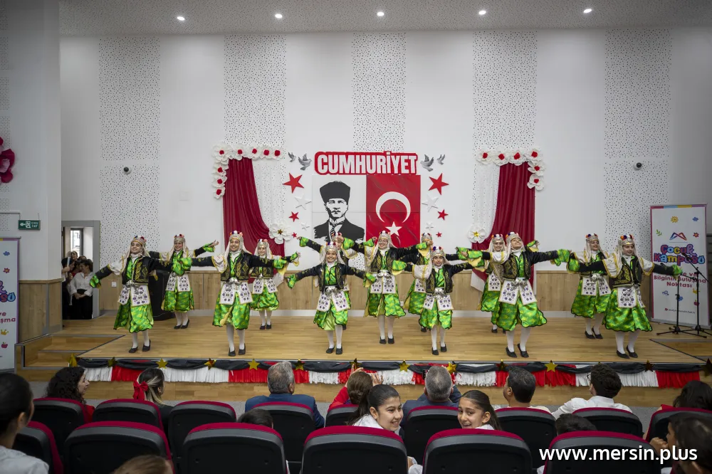 Mersin Büyükşehir'den Görkemli Kutlama: Minikler Cumhuriyet Coşkusunu Sahneye Taşıdı