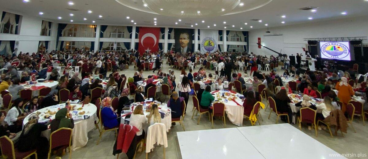 Erdemli'de 1500 Kadın Biraraya Gelerek "Güçlü Kadın,  Güçlü Türkiye" Mesajı Verdi
