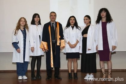 Mersin Universitesinde Dunya Dis Hekimleri Gunu Ve Beyaz Onluk Giyme Toreni Etkinligi Gerceklestirildi