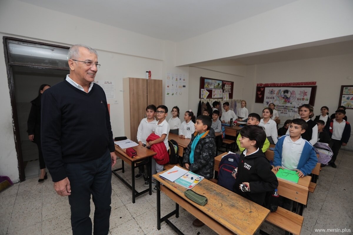 Neşet Tarhan, Vali Şenol Engin İlkokulunu ve Fatih Soydan Ortaokulu ziyaret etti