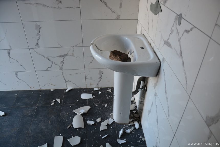 Tarsus Berdan Baraji Bolgesindeki Devlet Parki Tuvaleti Tahrip Edildi