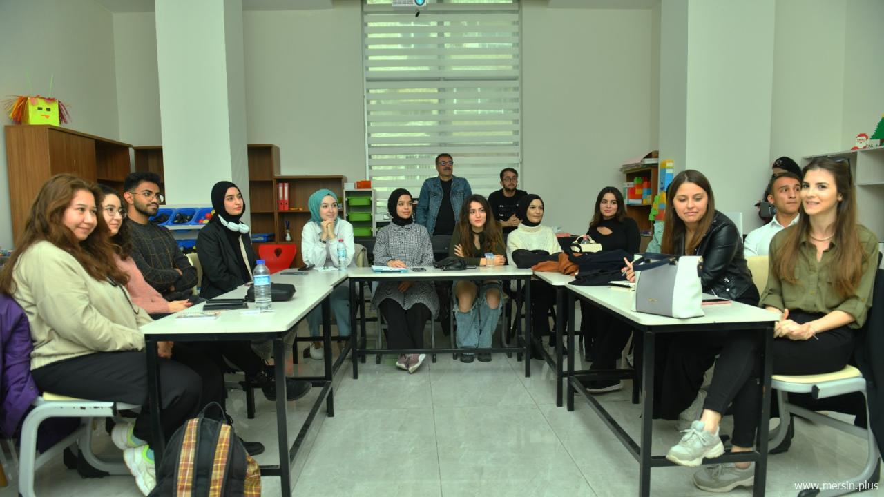 Merak Makinesi Projesi’nde gönüllü araştırmacılara Yenişehir Belediyesi Akademide eğitim verildi