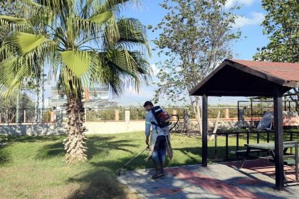 Akdeniz Belediyesi Ortak Kullanim Alani Olan Park Ve Yesil Alanlarda Temizlik Calismasi Baslatti