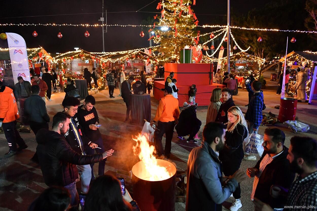 Özgecan Aslan Barış Meydanı’nda Yılbaşı Pazarı Açıldı