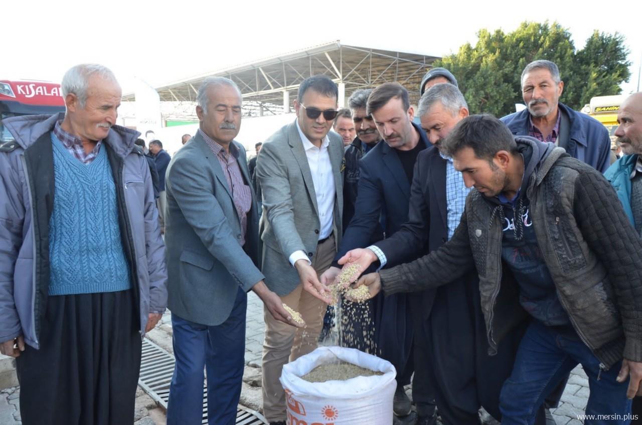 Silifke Belediyesi küçükbaş hayvan yetiştiriciliği yapan üreticilere yem desteği yaptıklarını bildirdi