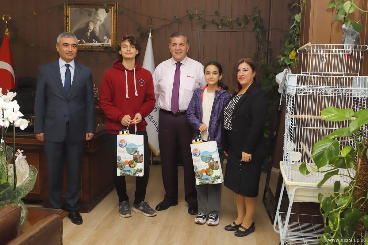 TÜBİTAK Lise Kategorisi Türkiye 4.'sü Öğrenciler İl Milli Eğitim Müdürlüğünü Ziyaret Etti