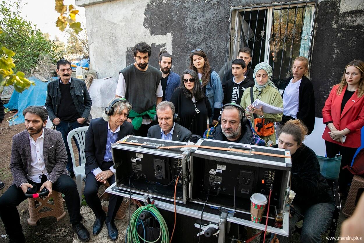 Vahap Seçer, Hamit İzol’un kitabından uyarlanan “Roza”  filmi setini ziyaret etti