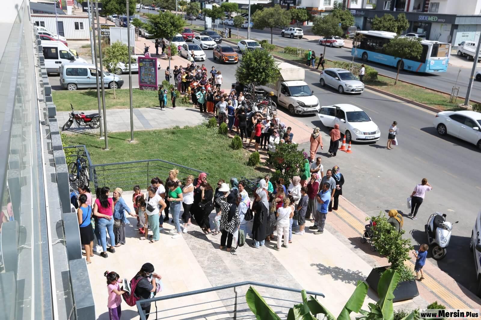 Mezitli Belediyesi'nden Yüzleri Güldüren Eğitim Yardımı