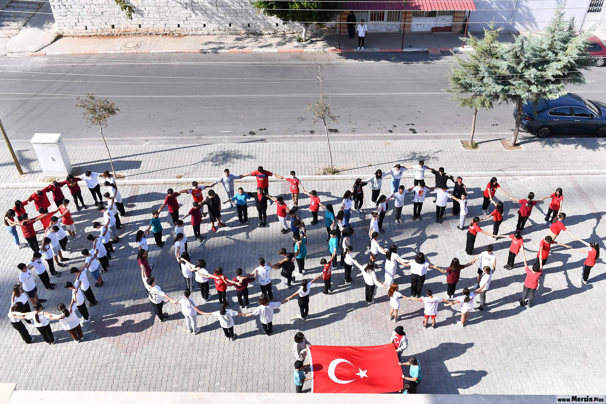 Mersin Büyükşehir, LGS Kurs Merkezi Öğrencilerine Cumhuriyetin 100. Yılı Coşkusunu Yaşatıyor