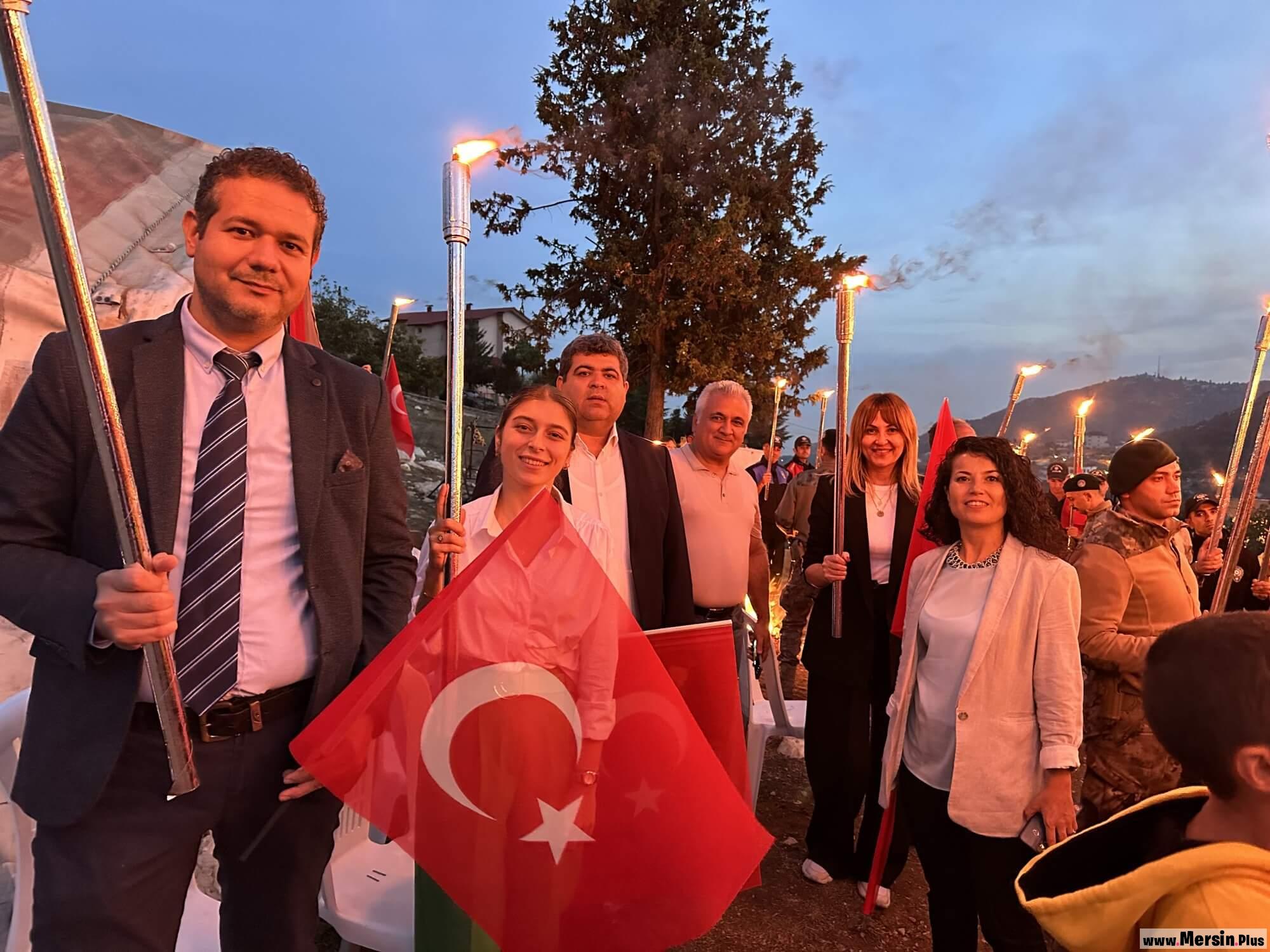 Vali Pehlivan Üniversitemiz Akademisyenlerinin De İçerisinde Yer Aldığı Heyetle Birlikte Kuvayı Milliye Karargah Müzesi’ni ve Yörük Çadırlarını Ziyaret Etti