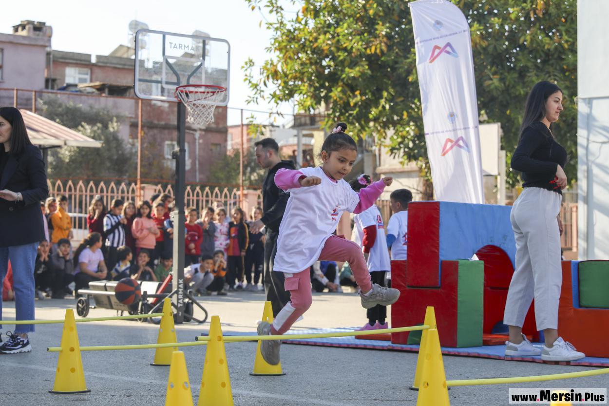 Mersin Büyükşehir’in Sporbüs’ü Bu Kez de Tarsuslu Çocuklar İçin Yola Çıktı