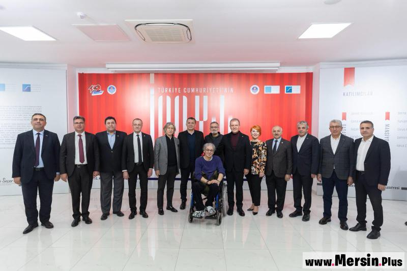 Başkan Vahap Seçer, ‘Türkiye Cumhuriyeti’nin 100. Yılı Resim Sergisi ve Ödül Töreni’ne Katıldı