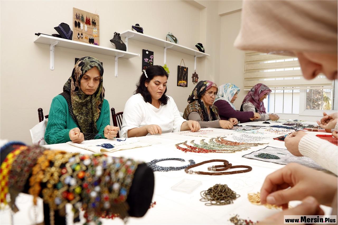 Akdenizli Kadınlar Meslek Öğrenip Aile Bütçelerine Katkı Sağlıyor