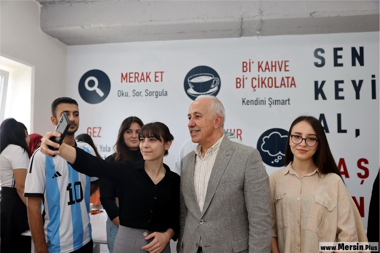 Akdeniz'den Üniversite Kazanan Öğrencilere 3 Milyon 976 Bin 800 Lira Destek