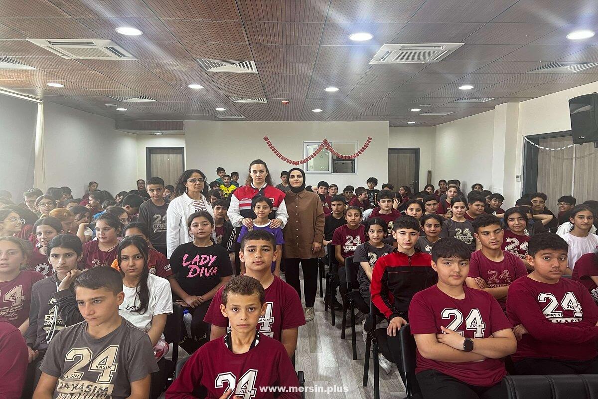 Akdeniz Celile Öner Ortaokulu Ile Yenişehir 24 Kasım Ortaokulu Öğrencilerine Siber Farkındalık Eğitimi