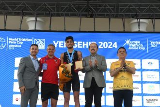 Dünya Paratriatlon Kupası Yarışlarında Milli Paratriatlet Uğurcan Özer Altın Madalya Kazandı