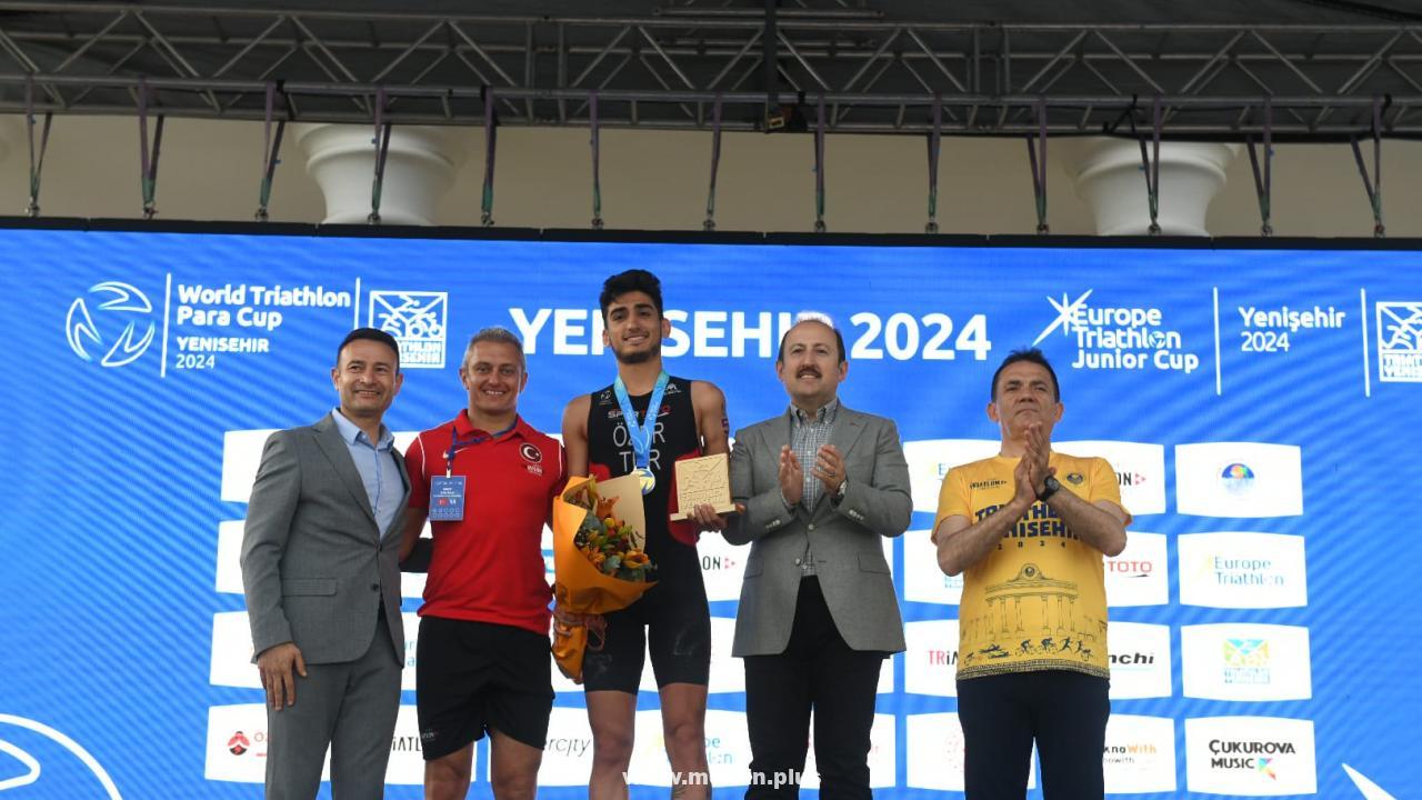 Dünya Paratriatlon Kupası Yarışlarında Milli Paratriatlet Uğurcan Özer Altın Madalya Kazandı