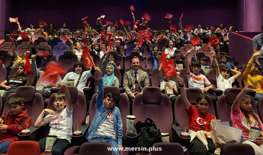 Gülnar'Lı Hiç Sinemaya Gitmemiş 33 Kız 33 Erkek Çocuk “Atatürk” Filmini Izledi