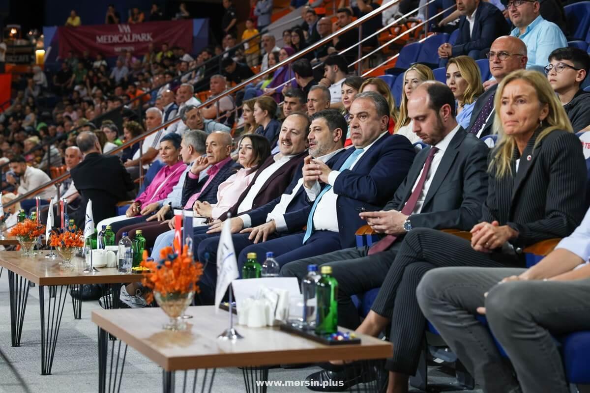 Vali Ali Hamza Pehlivan, Çukurova Basketbol Kulübü’nün Fenerbahçe Alagöz Holding Ile Olan Final Maçını Izledi