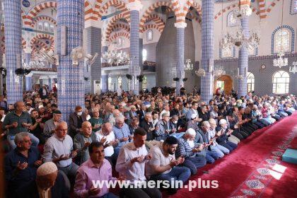 Valimiz Ali Hamza Pehlivan Muğdat Camii’nde Düzenlenen Mevlit Programına Katıldı