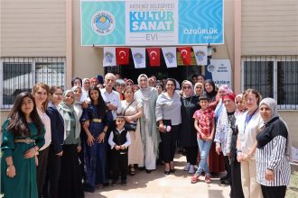 Akdeniz Belediyesi Eş Başkanı Nuriye Arslan, Özgürlük Mahallesi Kültür Ve Sanat Evi’nde Düzenlenen Etkinliğe Katıldı