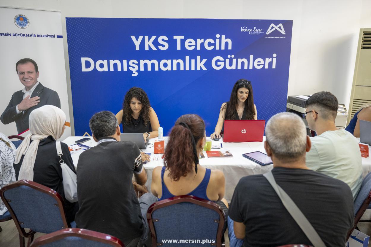 Büyükşehir’in Uzman Kadrosu Doğru ve Bilinçli Tercih Yapması İçin Gençlere Destek Oluyor