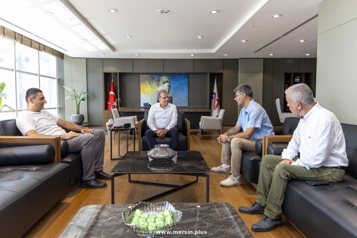 Milli Sporcu Dikeç ve Başkan Seçer, Dünyanın Konuştuğu İkonik Pozu Birlikte Verdi