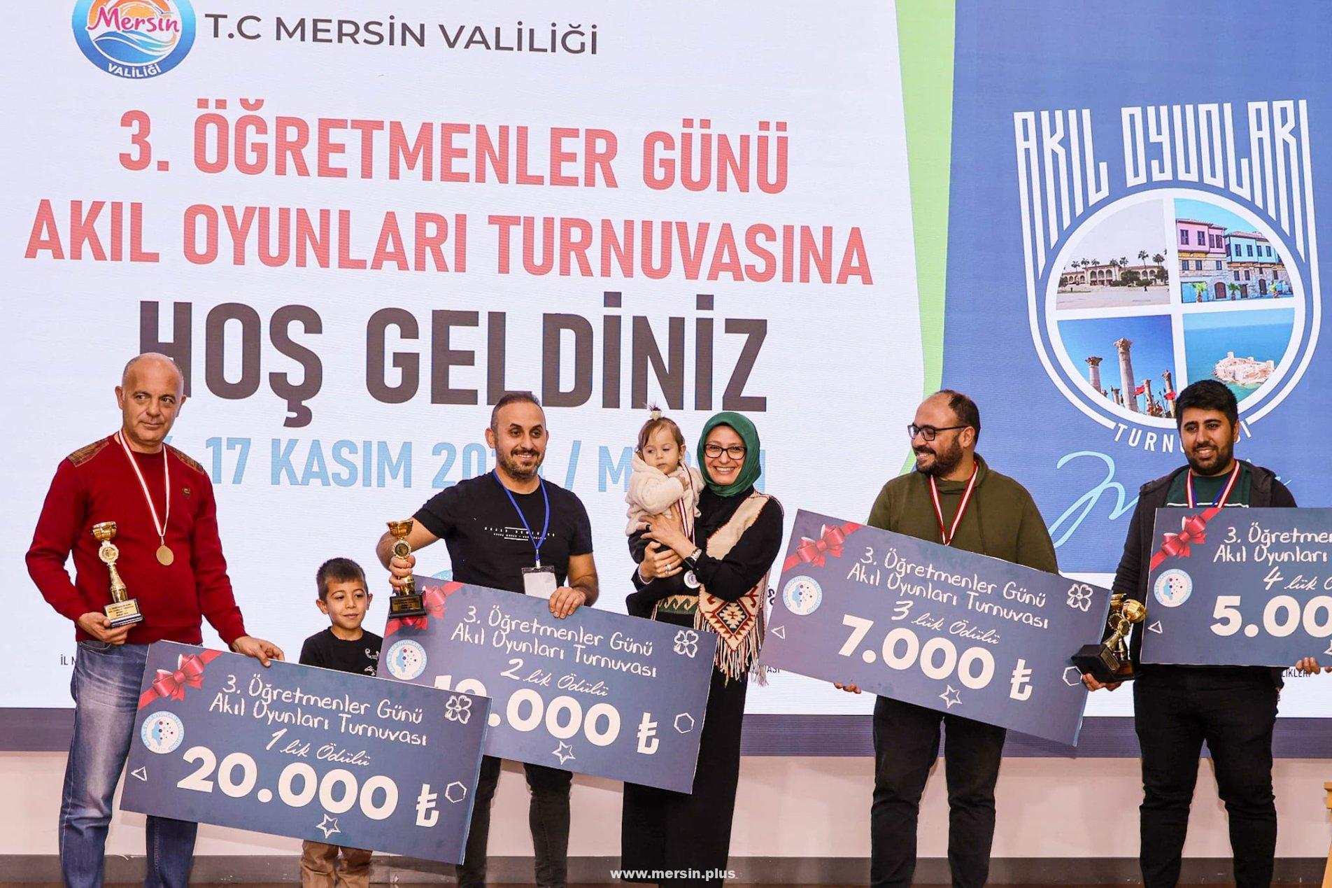 3.Öğretmenler Günü'nde Akıl ve Zeka Oyunları Turnuvası Ödülleri Verildi