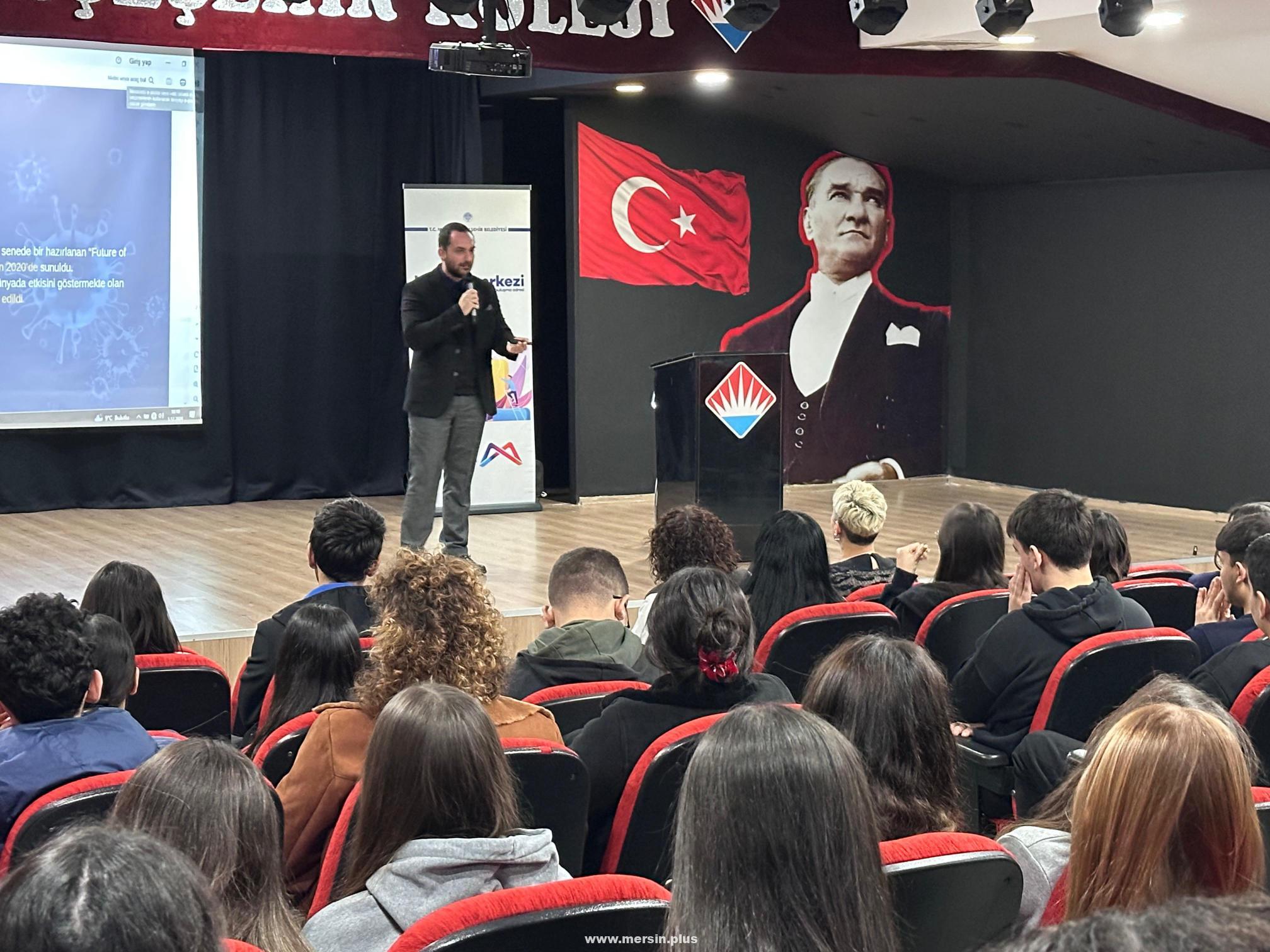 Kariyer Merkezi Öğrencileri, Geleceğin İş Alanlarını Görüşmeye Açık