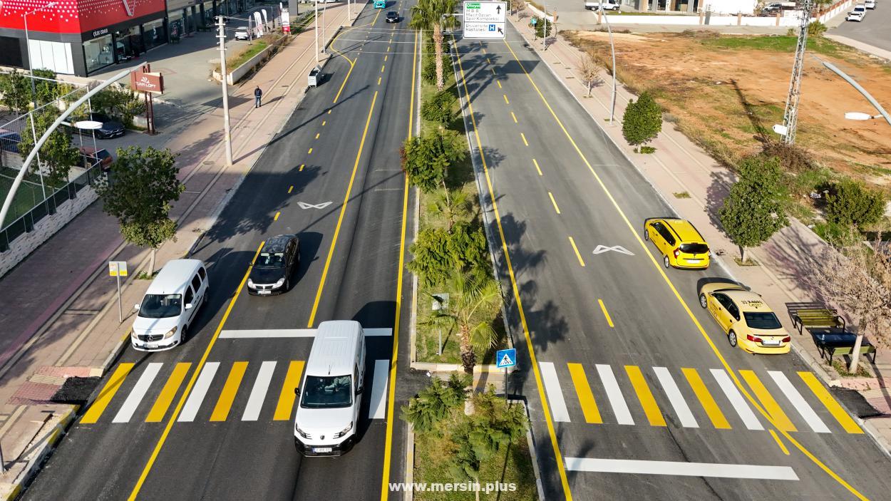 İsmet İnönü Bulvarı'nda 800 Metrelik Yol Üzerinde Yer Alan Mersin Büyükşehir Belediyesi Tarafından Yenilendi